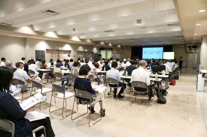 まちのコラボステーション きたじま オープニングイベント(2023年9月14日・北島町)の会場。参加者が着席している様子