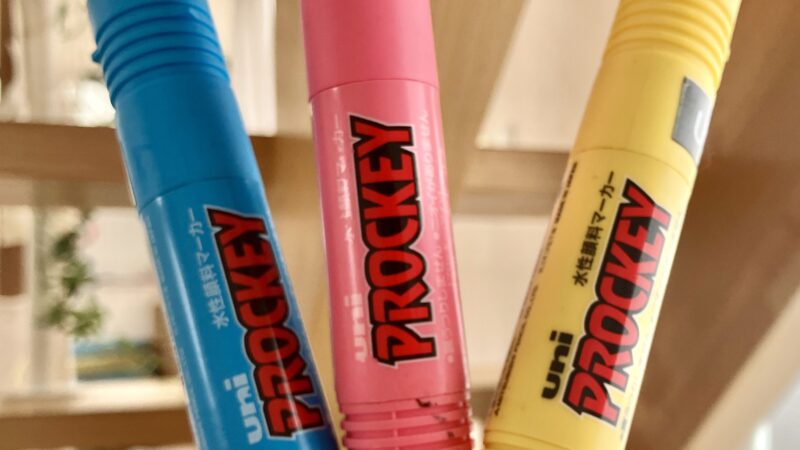 グラレコの色選び。プロッキーの青・赤・黄の3色