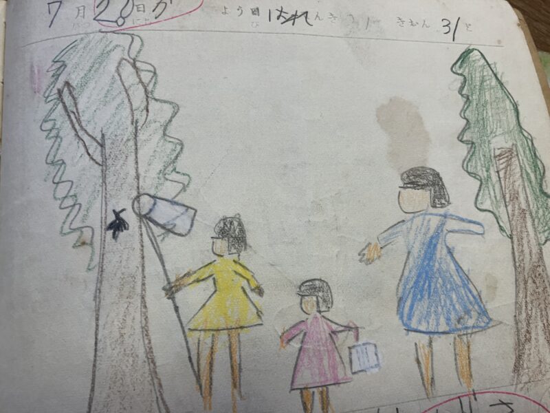 昭和の絵日記 のページ。木と3人の子どもの絵